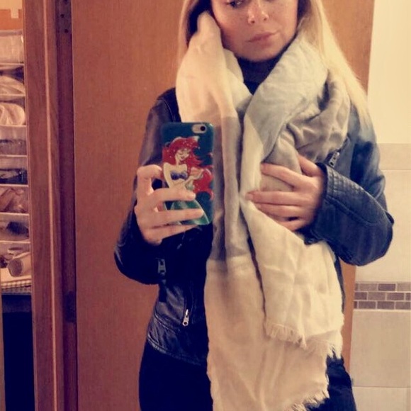 NWOT TOBI Plaid Blanket Scarf - Picture 5 of 5